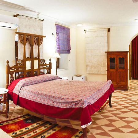 Neemrana's - Tijara Fort Palace Buitenkant foto