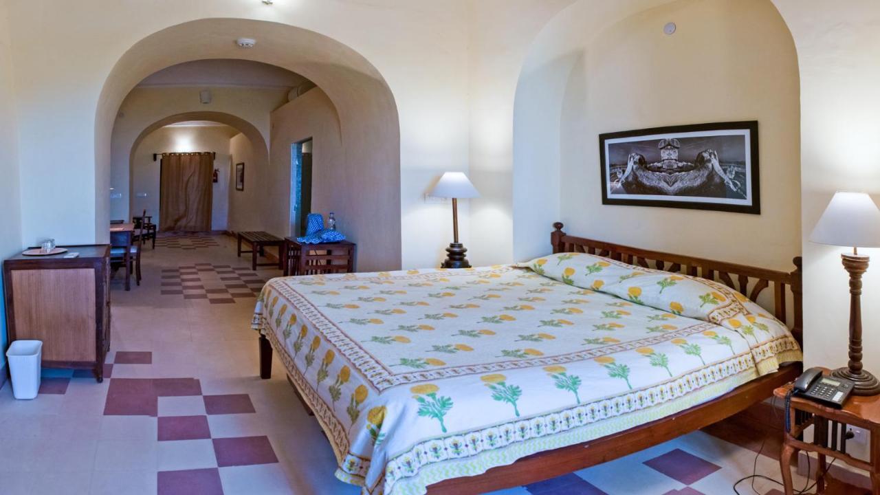 Neemrana's - Tijara Fort Palace Buitenkant foto