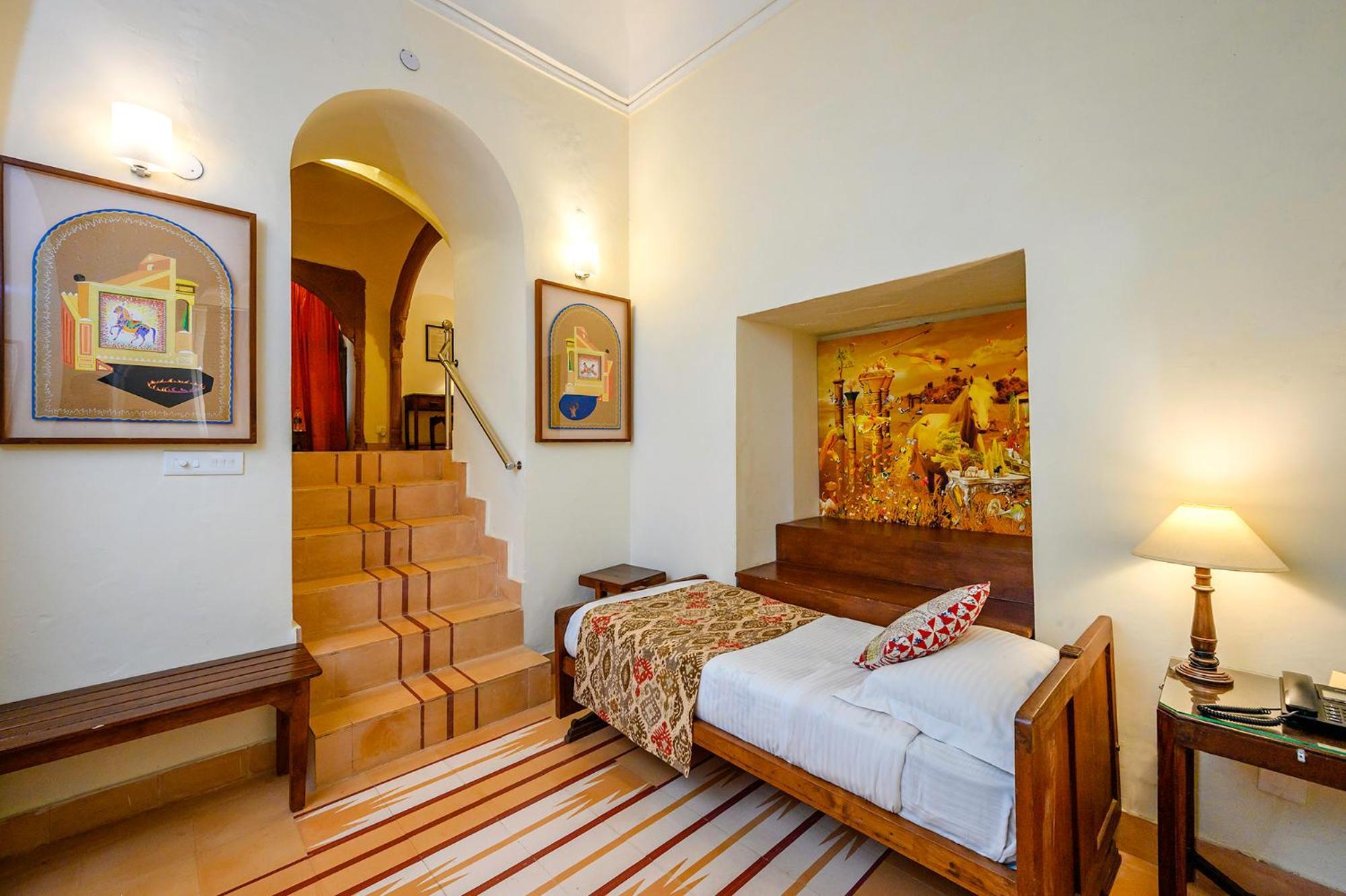 Neemrana's - Tijara Fort Palace Buitenkant foto