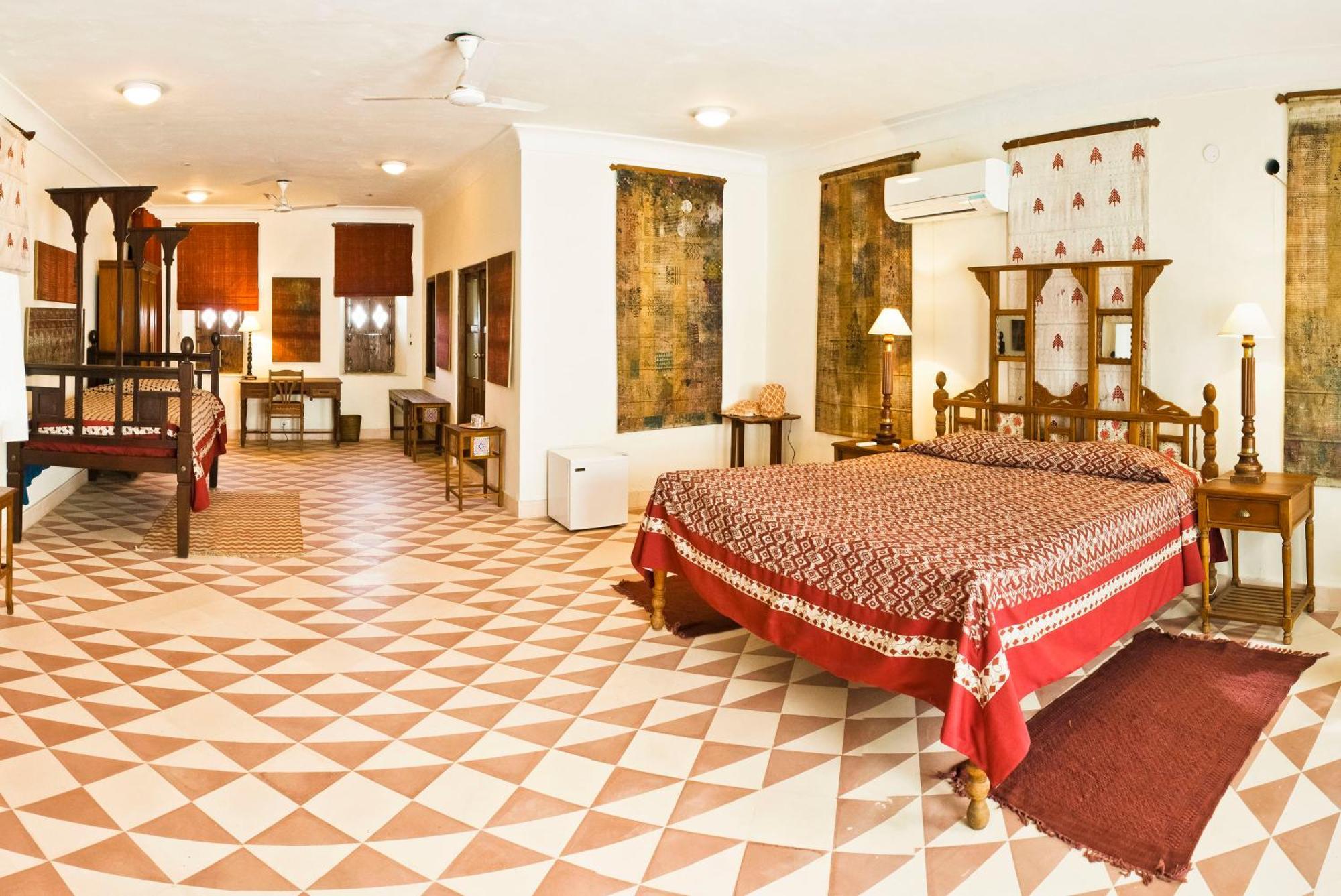 Neemrana's - Tijara Fort Palace Buitenkant foto