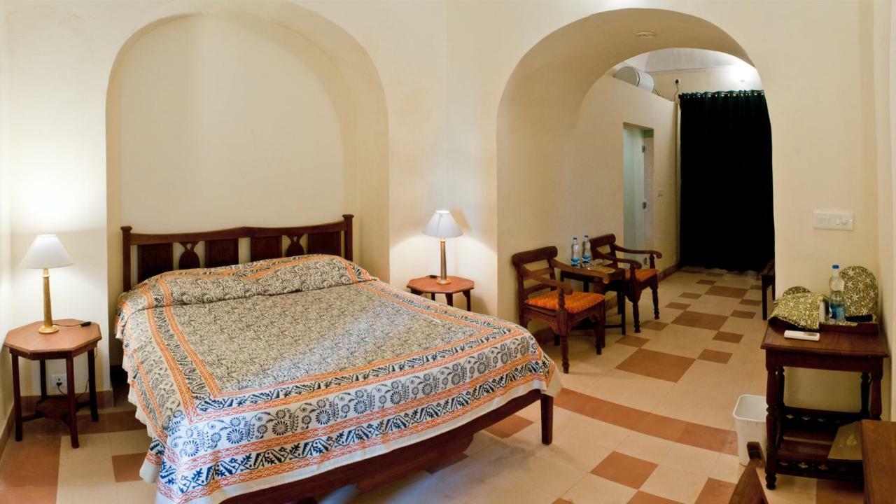 Neemrana's - Tijara Fort Palace Buitenkant foto