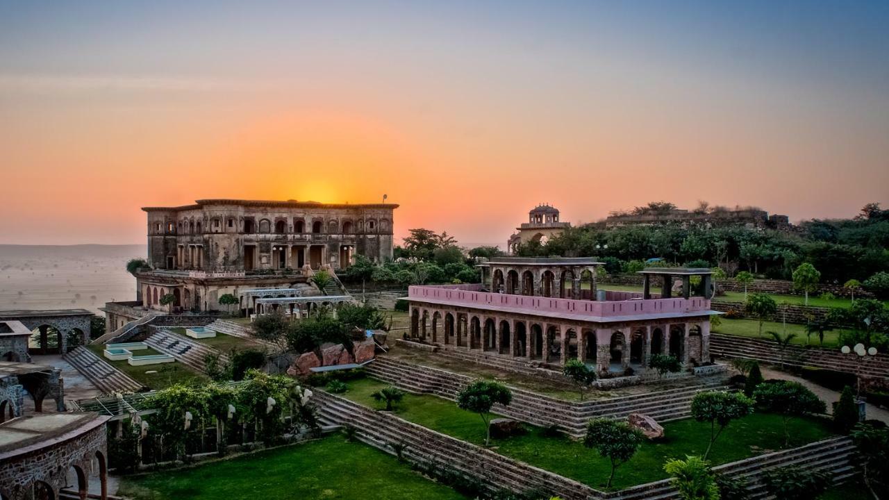 Neemrana's - Tijara Fort Palace Buitenkant foto